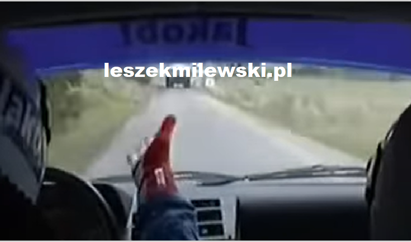 Zdjęcie z wnętrza auta rajdowego z adresem leszekmilewski.pl